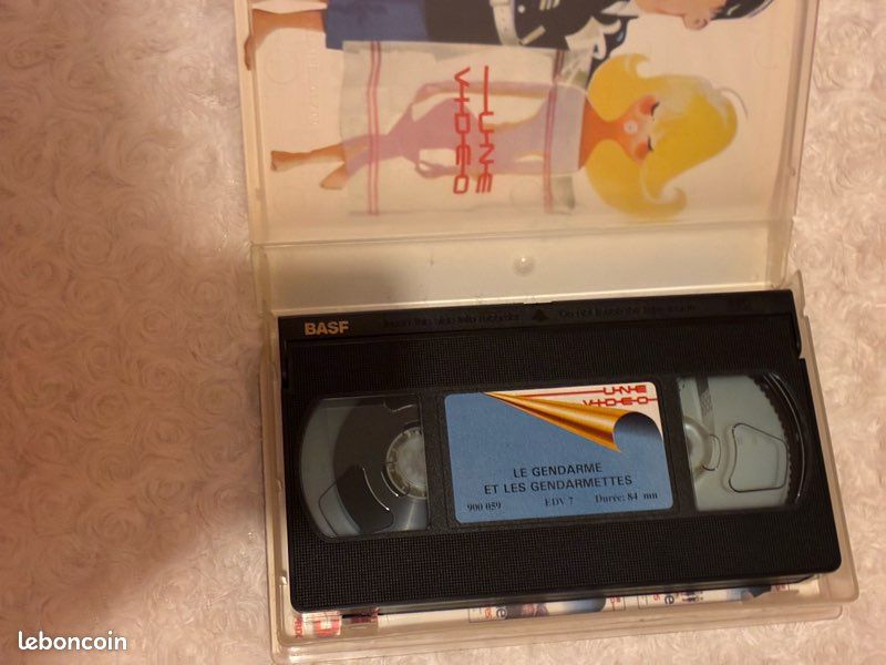 Le gendarme et les gendarmettes VHS (image 3)