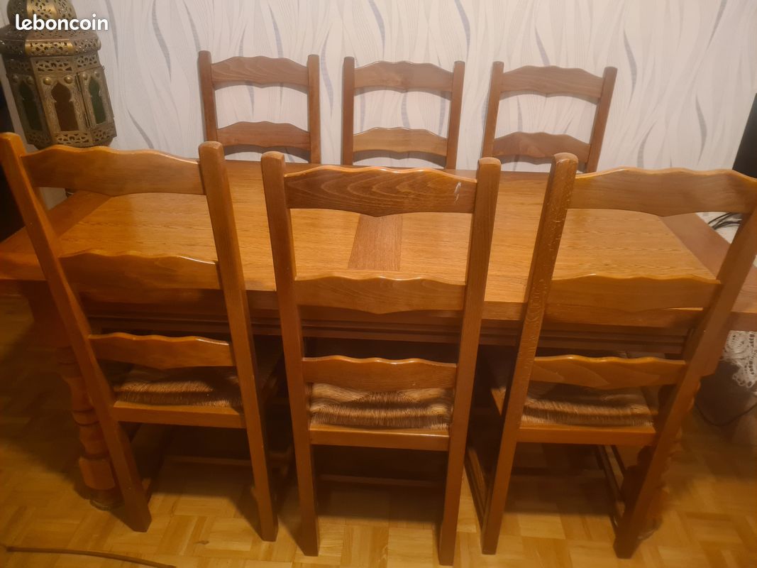 Table avec chaises (image 3)