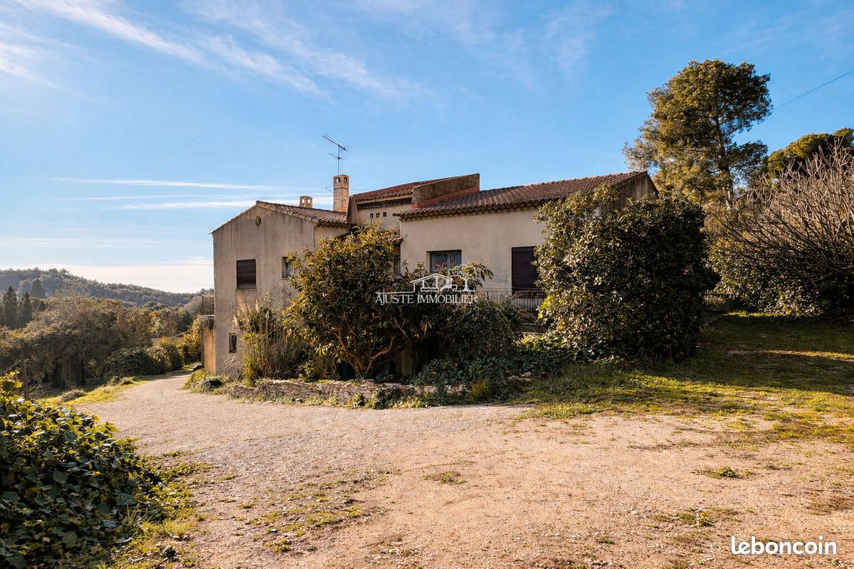 Maison 6 pièces 260 m² · à Saint-Mitre-les-Remparts · 260 m² · 490 000 €