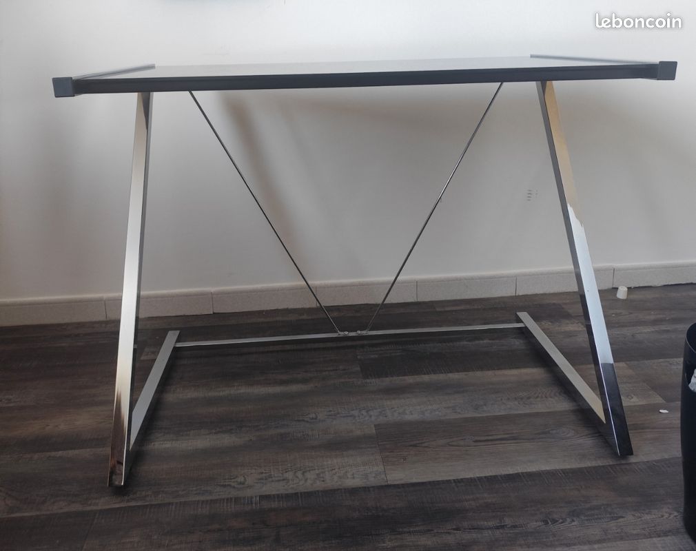 Bureau (image 1)