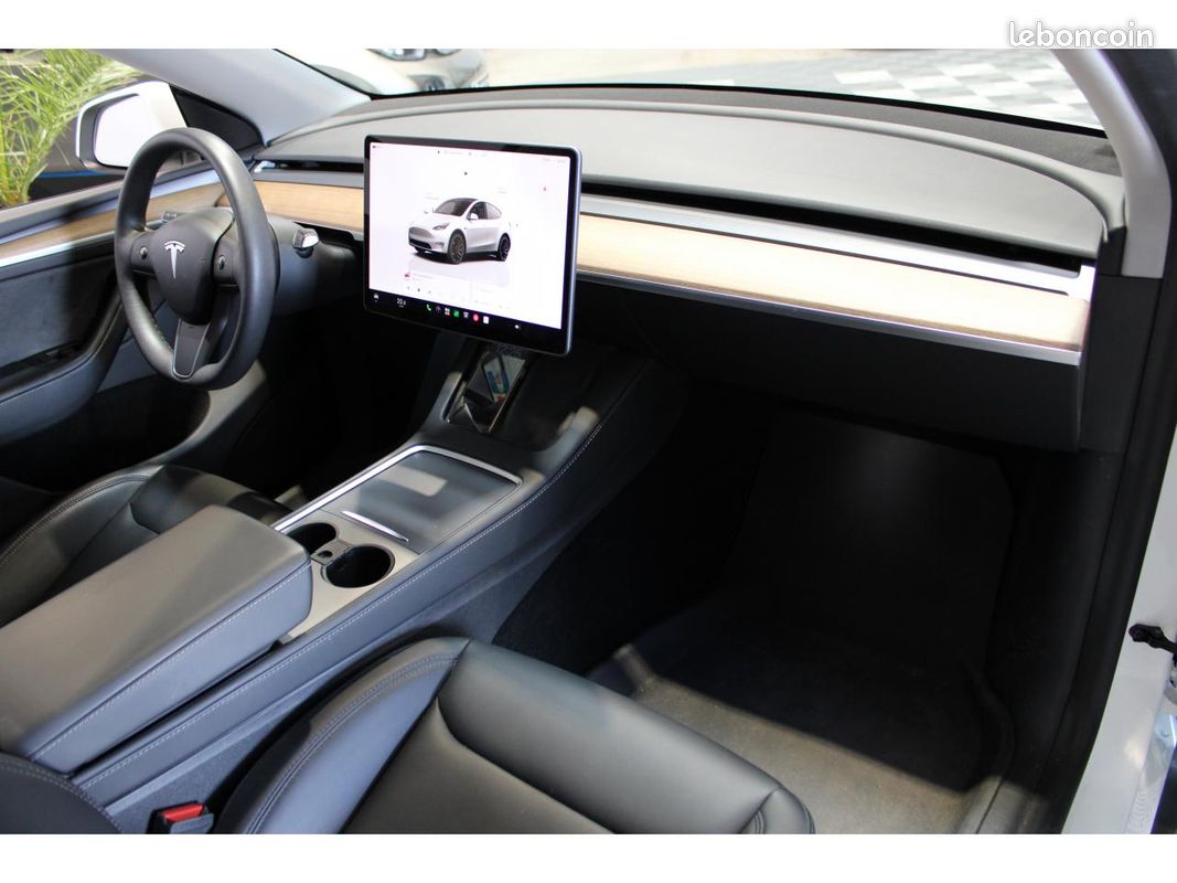 TESLA MODEL Y AWD Performance - Première main (image 10)