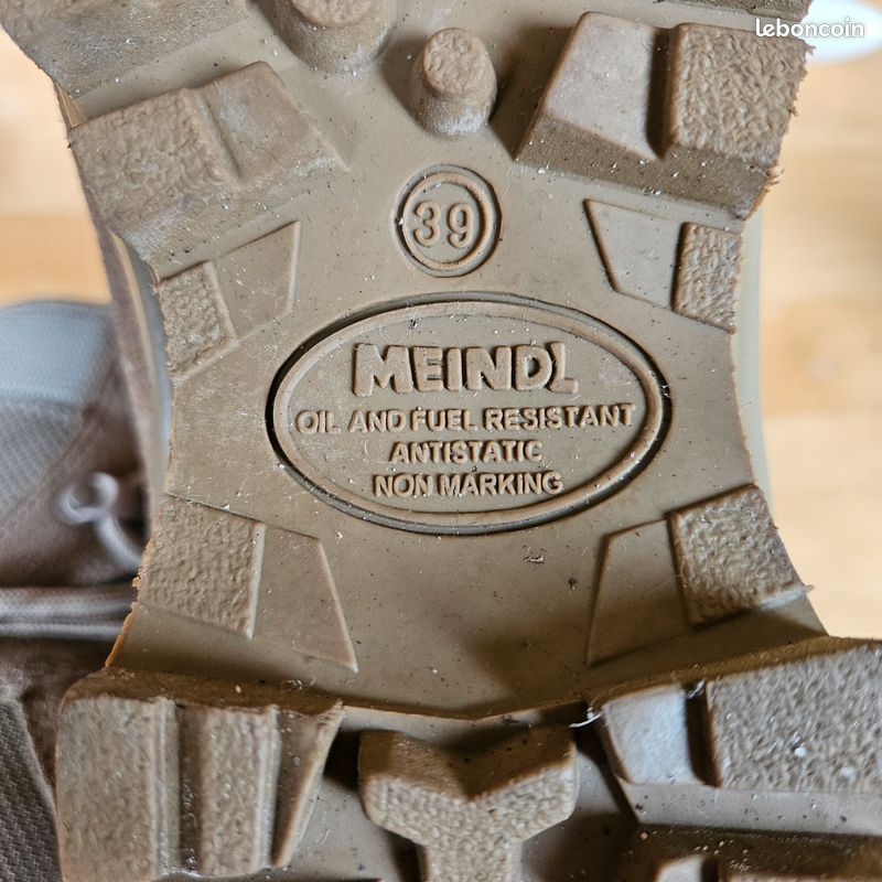 CHAUSSURES / RANGERS Félin Meindl Army Gore-Tex Neuves Armée Française Taille 44 EUR 90,00 CHAUSSURES / RANGERS Félin Meindl Army Gore-Tex Neuves Armée Française Taille 44 EUR 90,00
