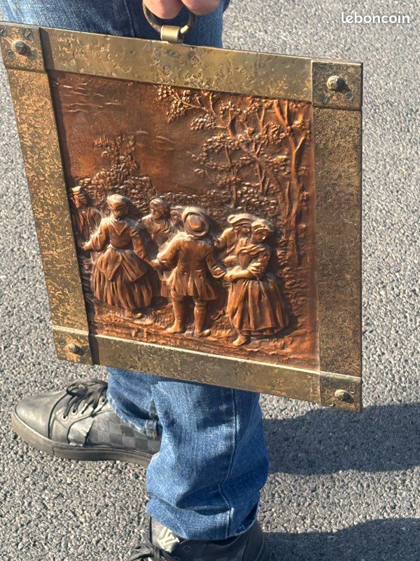 Ancienne Plaque Murale En Cuivre Femme