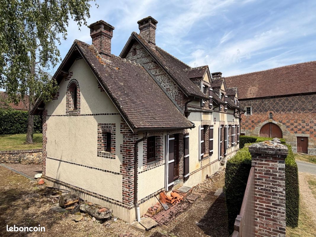Maison 5 pièces 120 m² · à Chaise-Dieu-du-Theil · 120 m² · 80 000 €