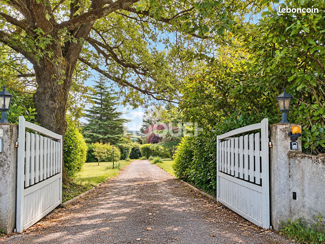 Maison 6 pièces 155 m² · à Assieu · 155 m² · 350 000 €