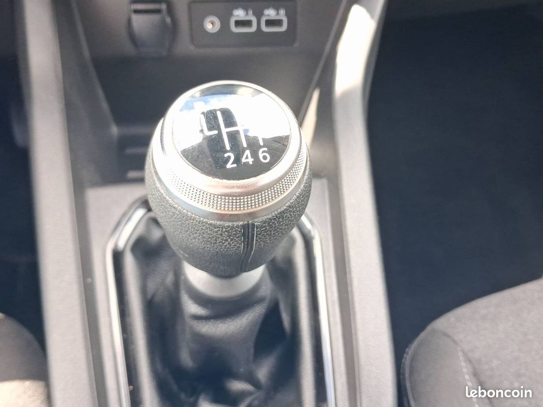 RENAULT Clio TCe 90 Equilibre (image 22)
