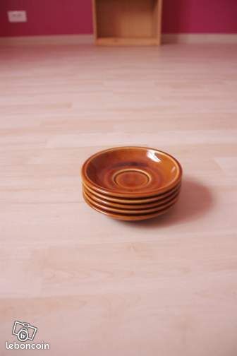 Soucoupes marron (image 1)