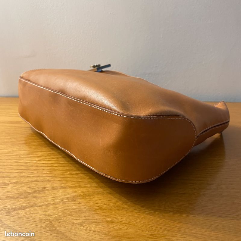 Rarissime Sac Hobo Salvatore Ferragamo Vintage 90s - Cuir Camel Tan & Fermoir Gancini Structuré (image 10)