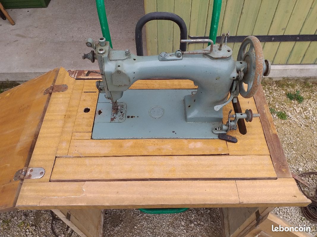 Machine à coudre (image 1)