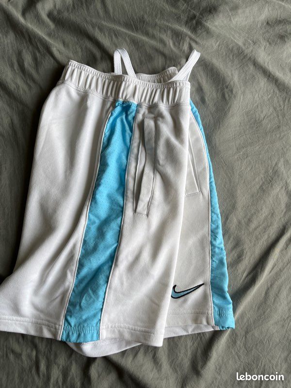 Short Nike blanc et bleu taille S (image 2)