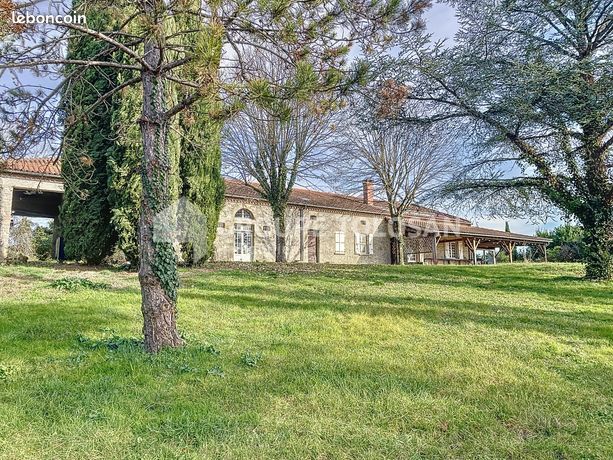 Maison 14 pièces 680 m²