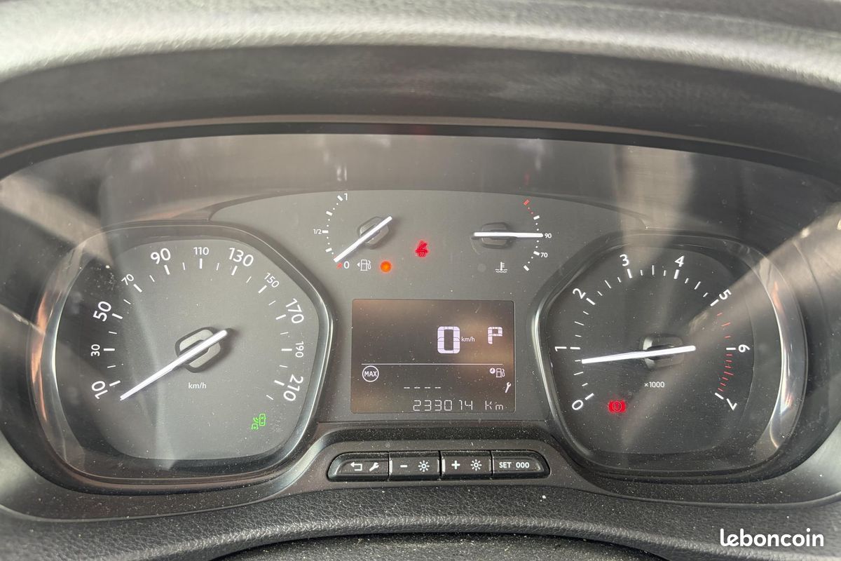 PEUGEOT EXPERT 2.0 BlueHDi -177 EAT8 CAMERA (image 28)