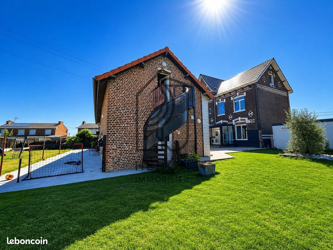 Maison 10 pièces 208 m² · à Estaires · 208 m² · 435 000 €