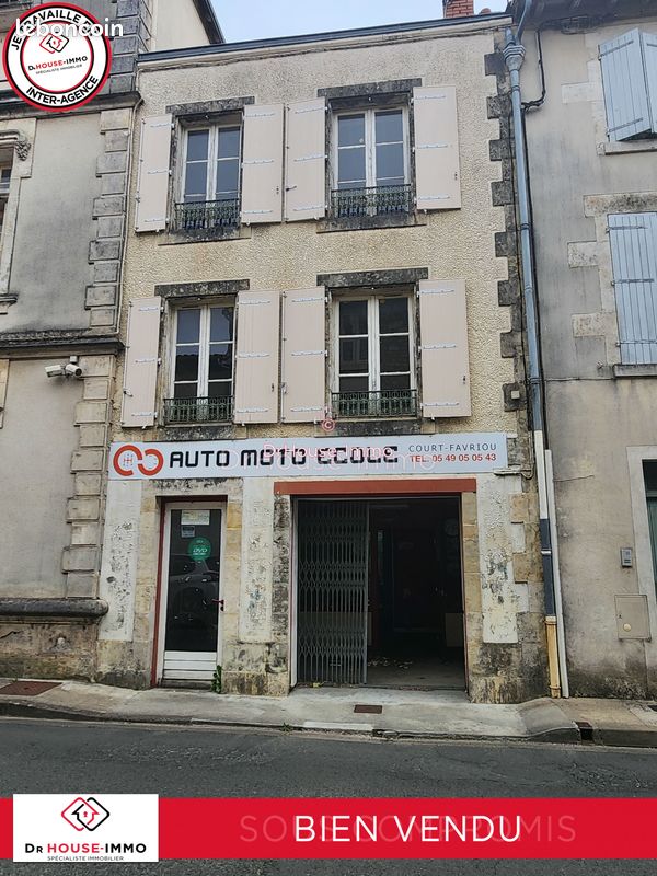 Immeuble 112 m² · à La Mothe-Saint-Héray · 112 m² · 53 500 €