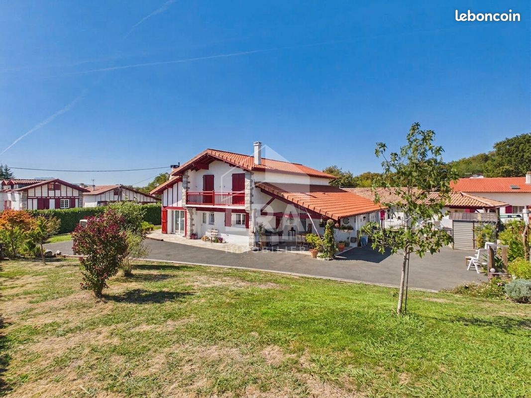 Maison 6 pièces 165 m² · à Halsou · 165 m² · 590 000 €