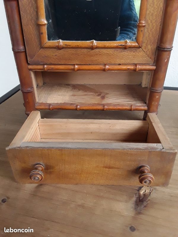 Très Ancienne Armoire De Poupées - Pièce De Collection Magnifique - PLINTHE MANQUANTE
