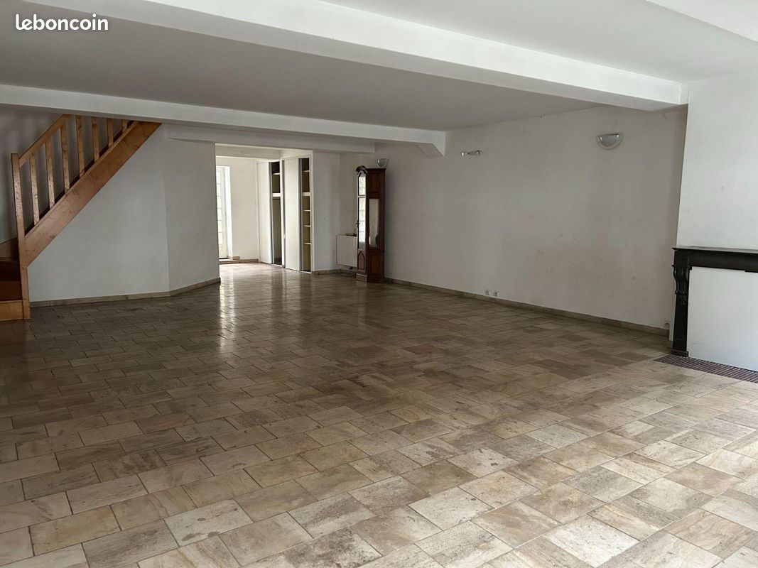 Appartement 5 pièces 143 m² · à Bar-sur-Seine · 143 m² · 740 €