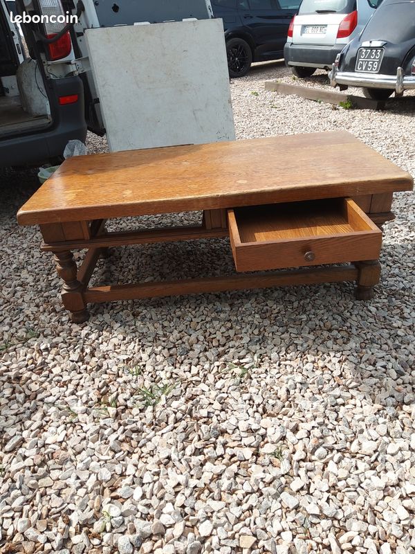 Vend une ancienne table de salon des années 70a80 vintage en bois massif dur longueur 1m20 largeur 64cm hauteur 46cm (image 2)