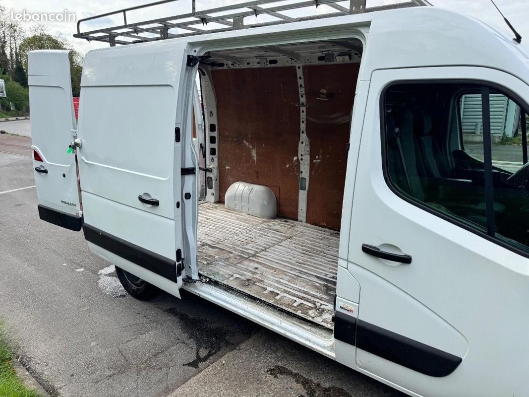 Renault Master Vu FOURGON 2.3 DCI 130 33 L2H2 CONFORT 10490 TTC(8741 HT) (image 8)