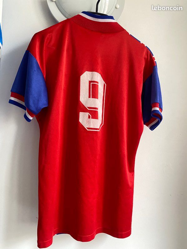 Maillot vintage du FC Bayern Munich floqué numéro 9 (image 2)