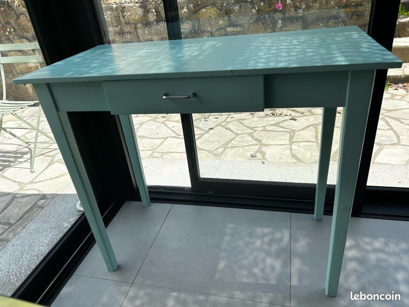 Petit bureau (image 1)