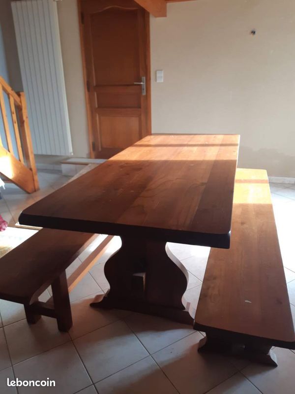 Table de monastère et bancs (image 1)