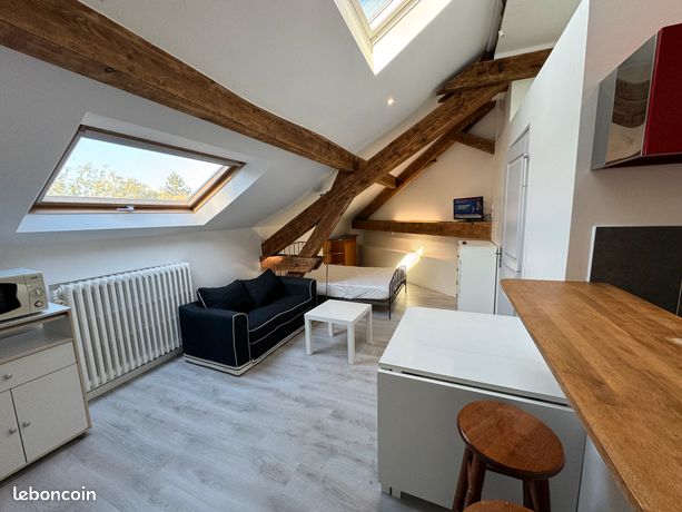 Spacieux studio mansardé