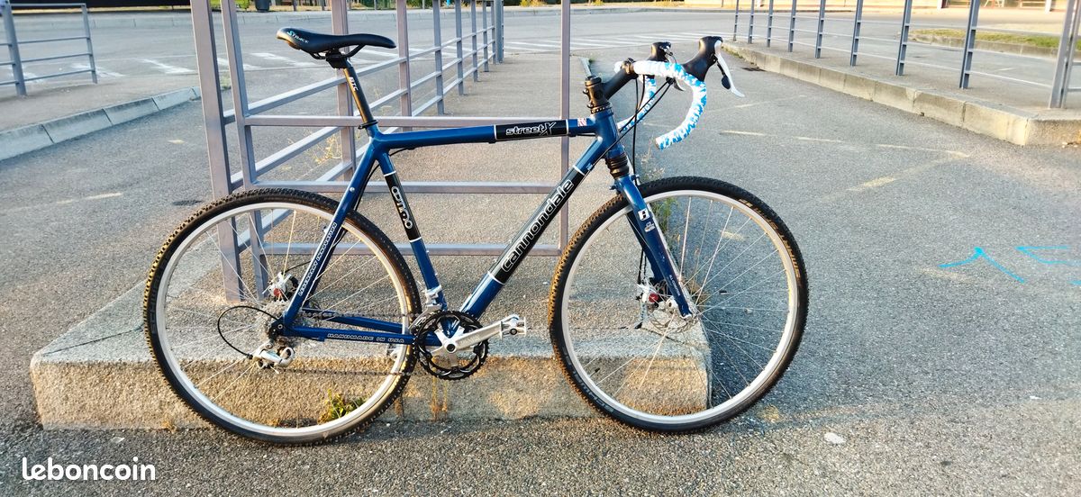 Gravel Cannondale StreetX T57 avec fourche fatty ultra Vélos