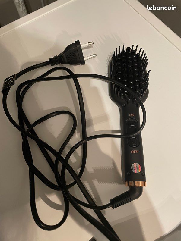 Mini brosse à lisser chauffante Amika (image 1)