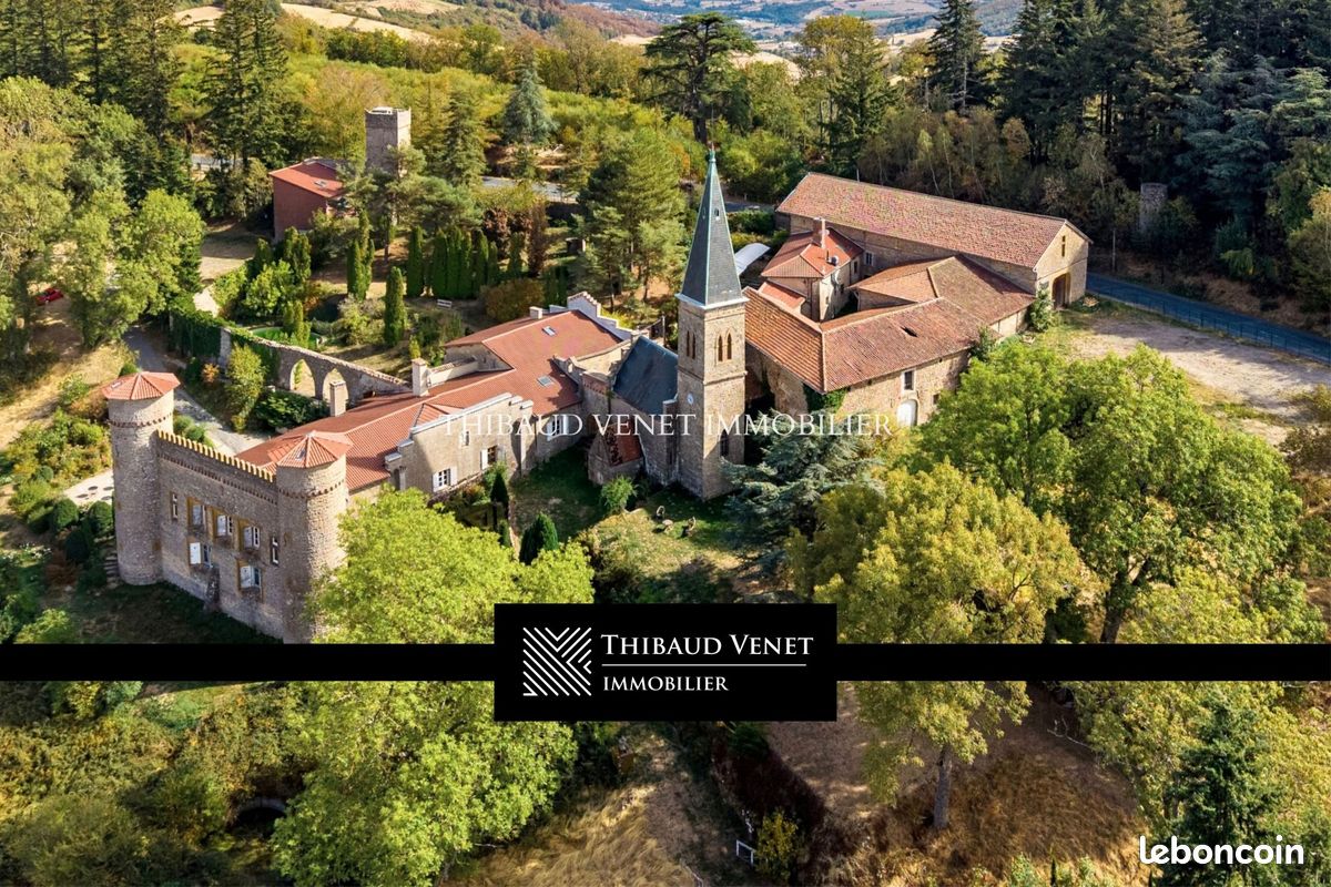 Maison 26 pièces 860 m² · à Courzieu · 860 m² · 2 990 000 €