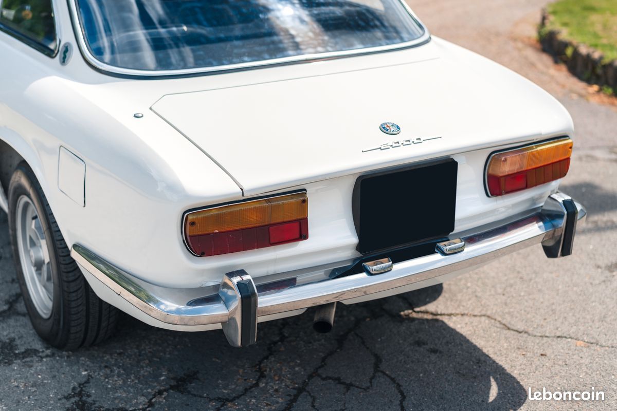 Alfa Romeo Giulia GT 2000 Veloce Bertone (GTV) (image 7)