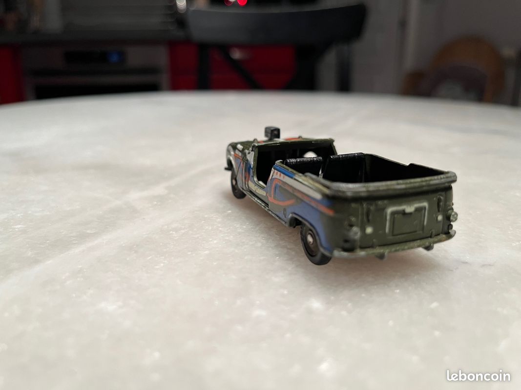 DINKY FRANCE 1406 Masstab: 1/43 | RENAULT 4 SINPAR 4X4 - LA VOITURE DE Michel Tanguy I Cavalieri Del Cielo Tv Series With 2 Figures