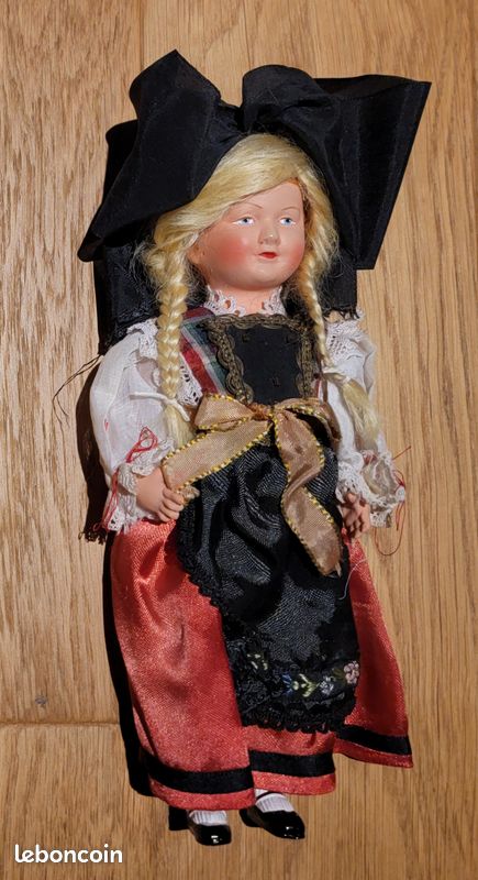 Poupée ancienne Petitcollin en celluloïd en costume d'ARLES 20 cm robe violette n° 3 - Collection