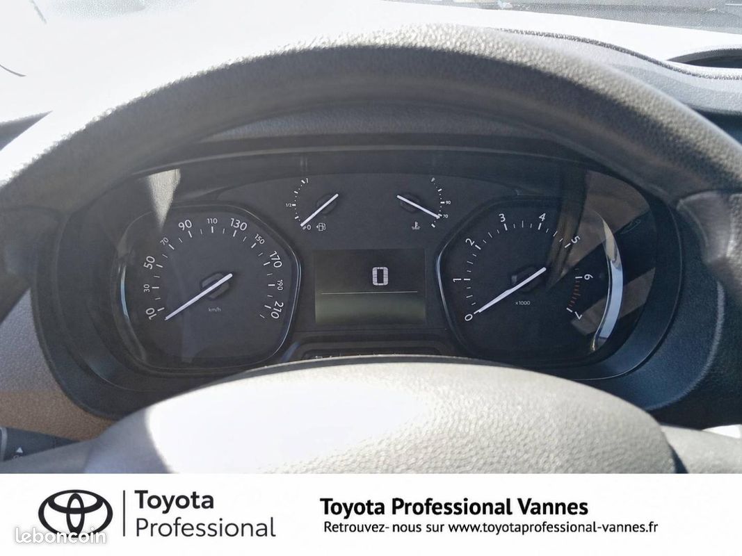 Toyota PROACE Combi Long 1.5 120 D-4D Dynamic MY20 (image 20)