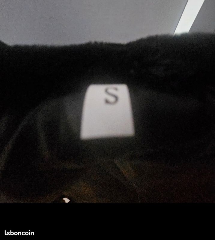 Manteau fausse fourrure noir avec capuche taille S (image 3)