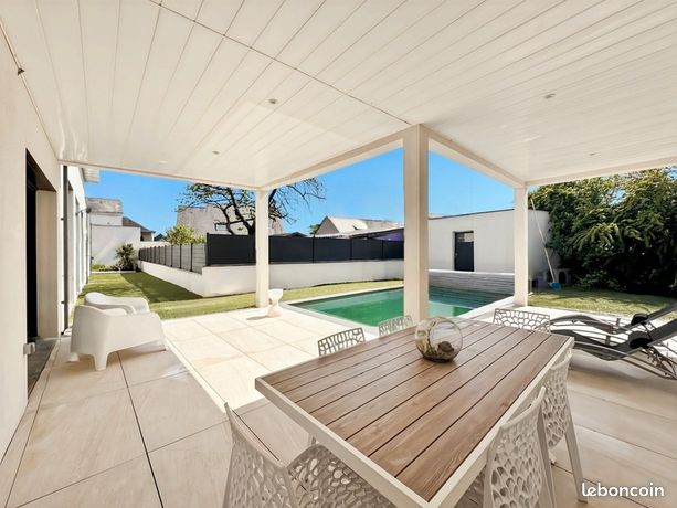 Maison 7 pièces 210 m² — 1