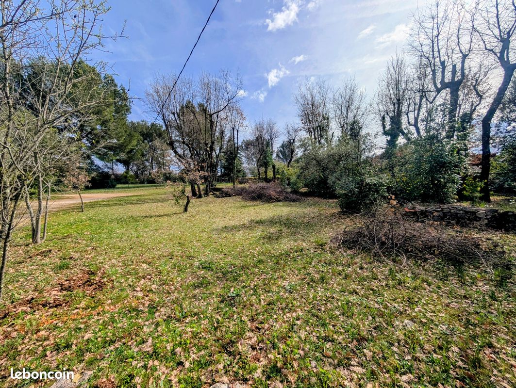 Terrain 1700 m² · à Draguignan · 1 700 m² · 169 000 €