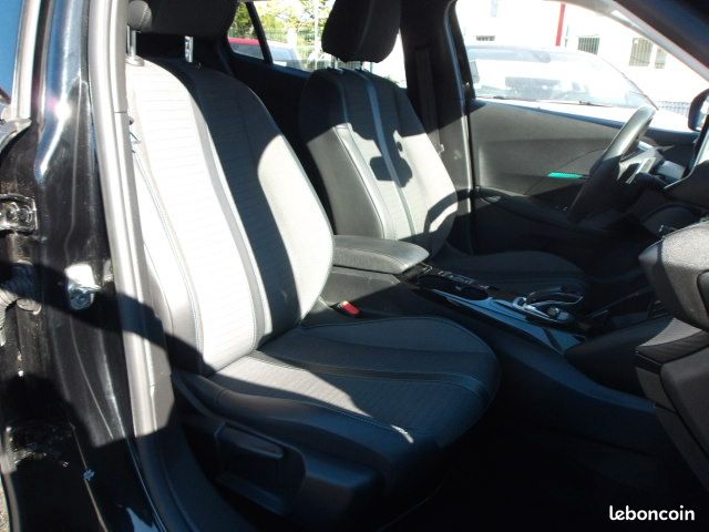 Peugeot 2008 PureTech 130 S&S EAT8 Allure (image 22)