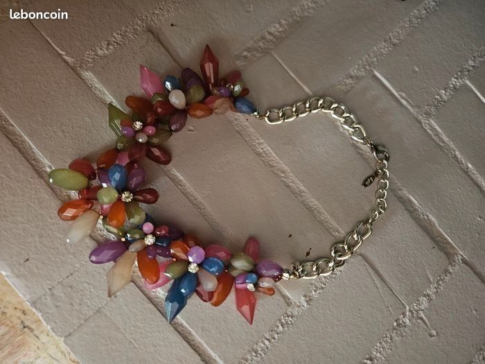 Collier Fantaisie Femme Vintage - Gros Modèle Doré En Métal - Occasion