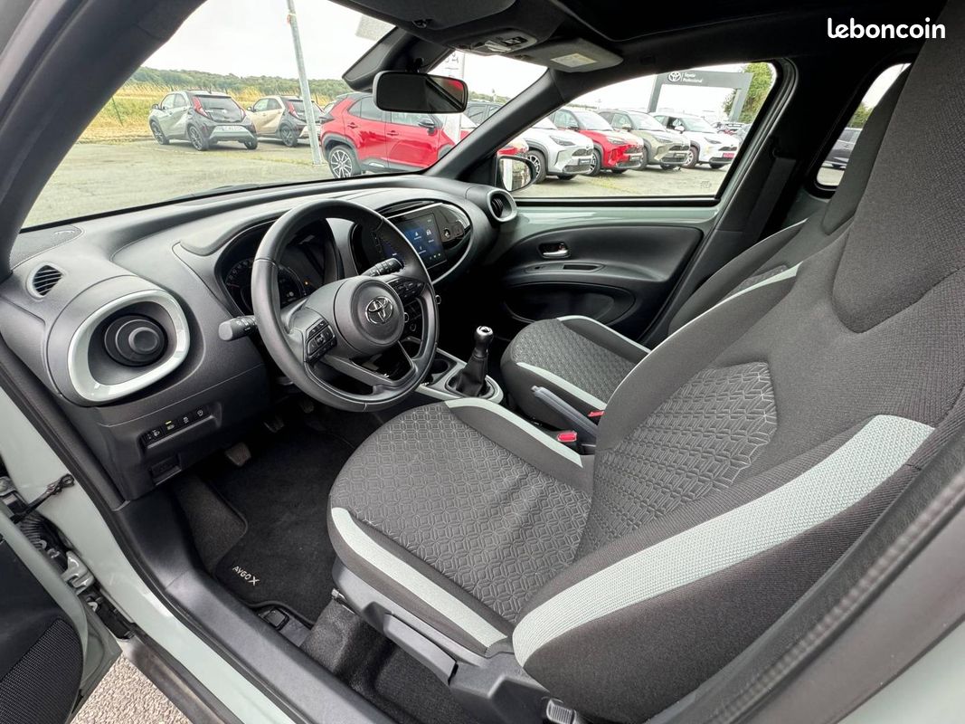 Toyota Aygo X 1.0 VVT-i 72ch Air Design MY24 (image 10)