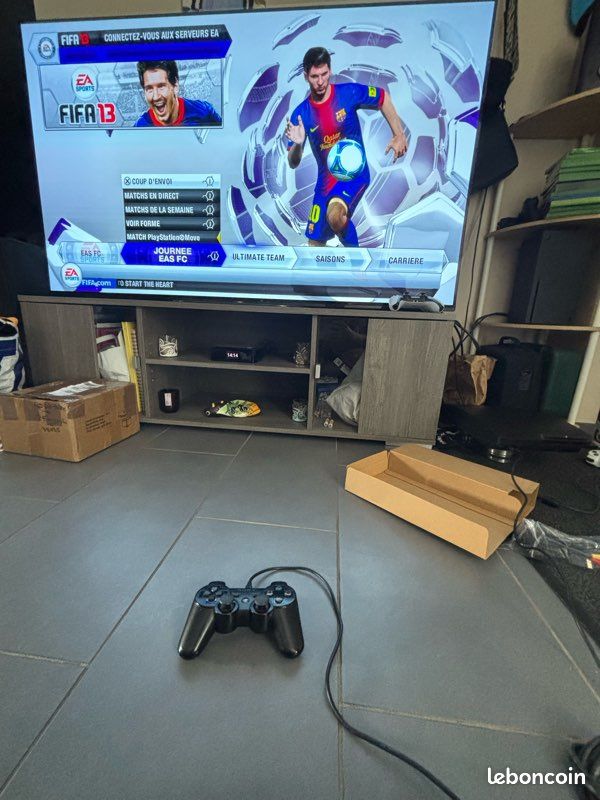 PS3 320 Go avec 2 manettes câbles et carton (image 1)