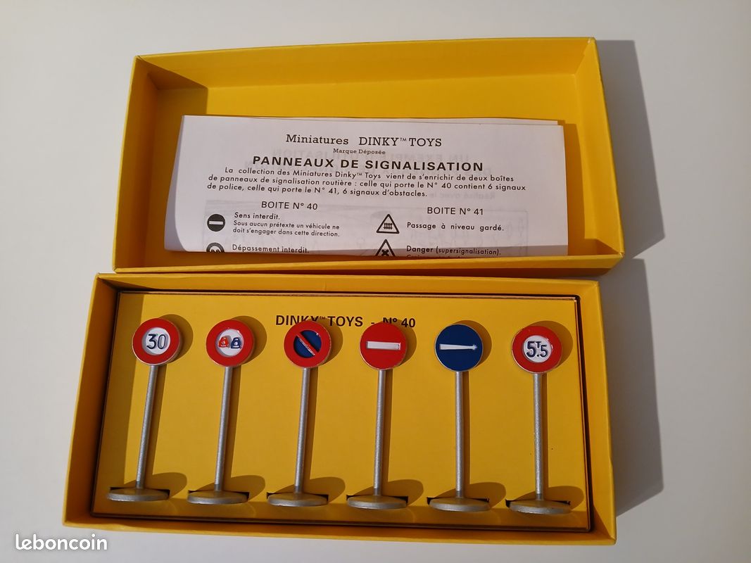 Dinky Toys F n° 40 coffret panneaux signalisation routière ville en