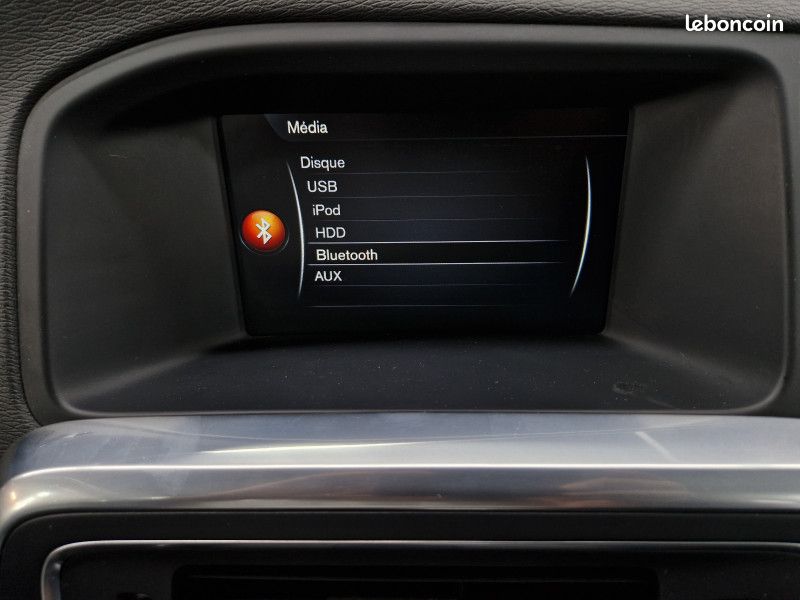 Volvo V60 D3 150CH MOMENTUM GEARTRONIC * ATTELAGE * BLUETOOTH * SUIVI COMPLET (image 16)