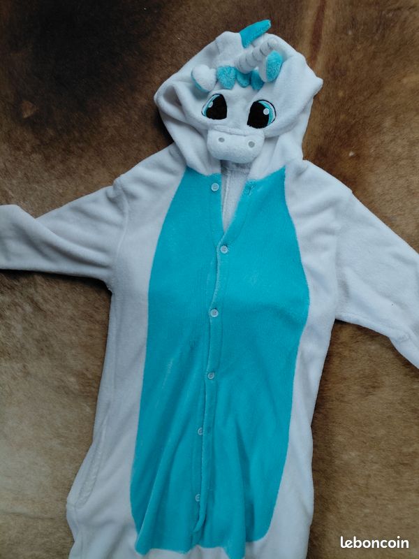 Combinaison licorne et ses pantoufles (image 2)