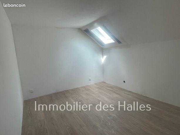 https://img.leboncoin.fr/api/v1/lbcpb1/images/a4/71/79/a47179527d171316a62e53a589b1a2cc1f219d99.jpg?rule=ad-image