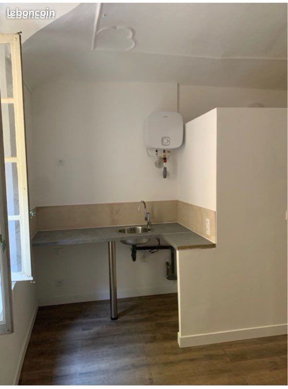 Appartement 1 pièce 17 m² · à Pont-Saint-Esprit · 17 m² · 300 €/mois