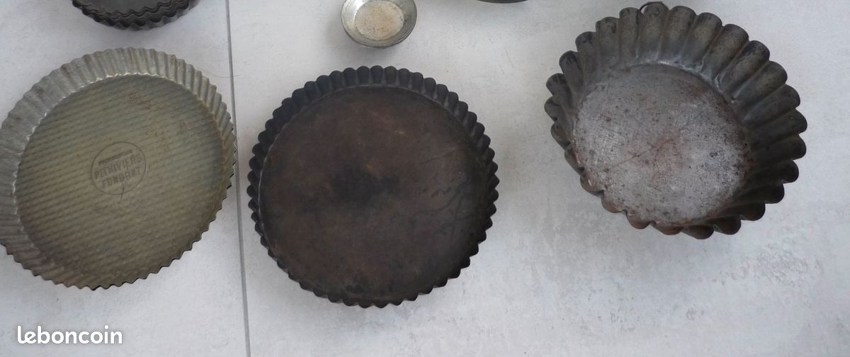 N°68 - ANCIENS MOULES A CHOCOLAT-2 PARTIES-2 SABOTS-DIM/ 12 cm Métal N°68 - ANCIENS MOULES A CHOCOLAT-2 PARTIES-2 SABOTS-DIM/ 12 cm Métal