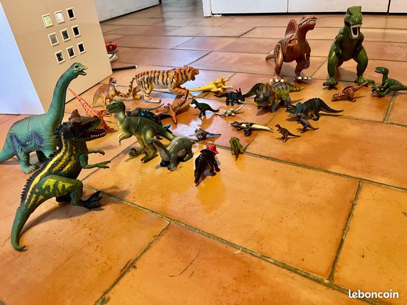 Figurine dinosaure enfant 3-5 ans TOEY PLAY : pack de 12 grands jouets réalistes avec arbres