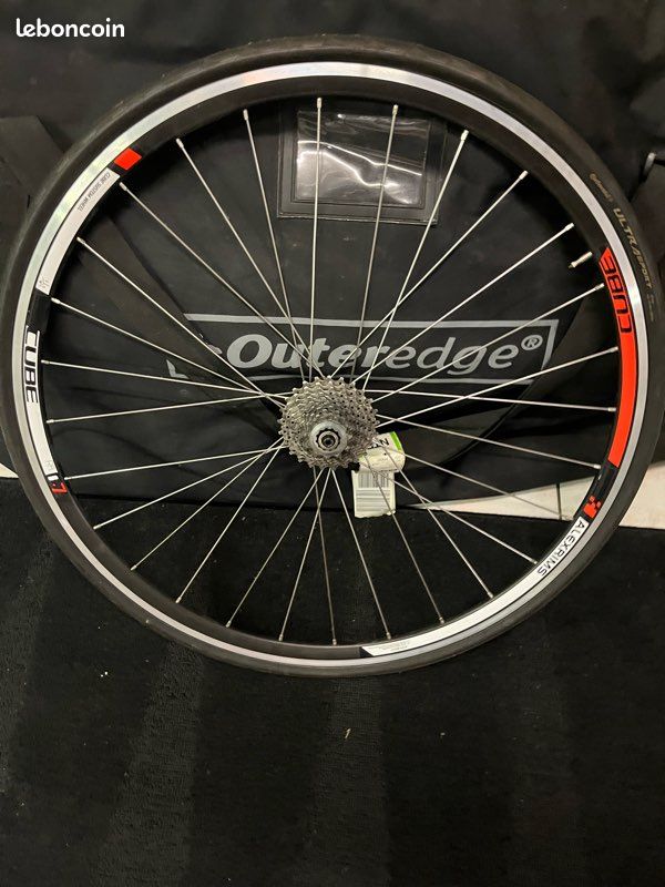 Roue arrière vélo 10v avec cassette sans serrage de roue idéale home trainer (image 1)