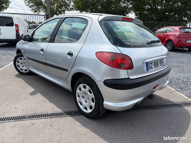 Peugeot 206 1,1i Essence 60 Chvx « Climatisation » (image 2)